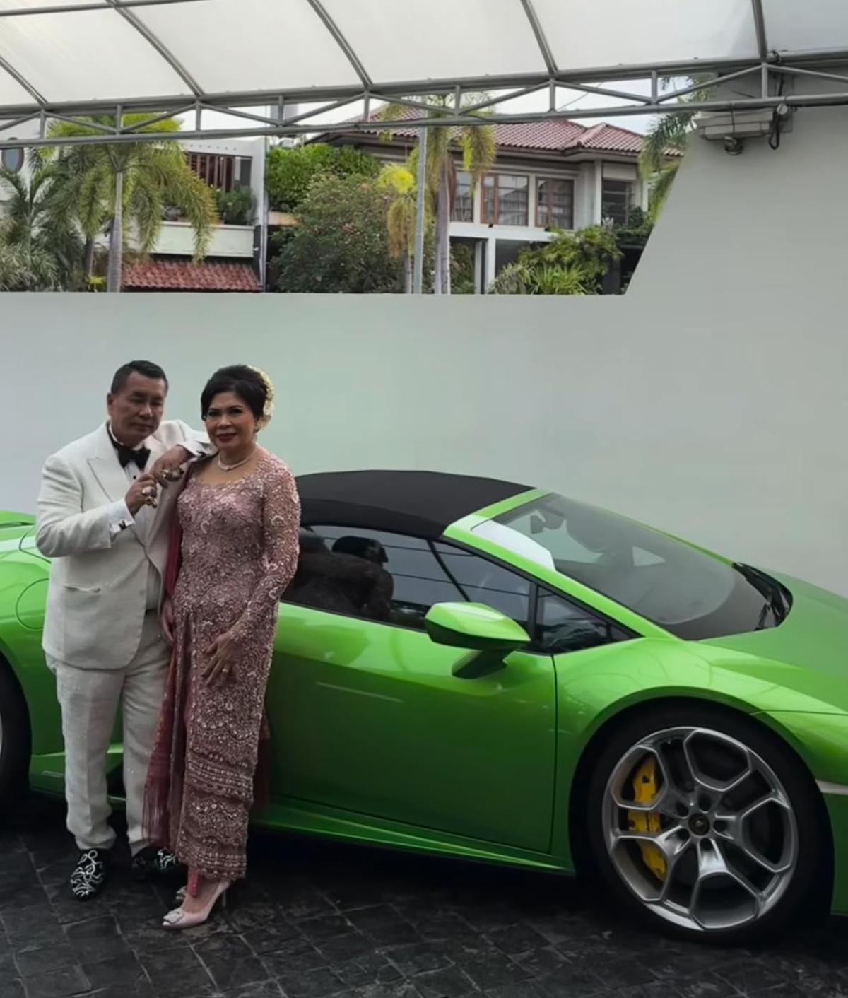 Penampilan Hotman Paris dan Istri di Pernikahan Frank Hutapea, Simbol Kelas dan Kemewahan