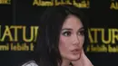 Luna Maya yang mengaku telah mulai meredup kariernya, mencoba peruntungan lain dengan menjalankan bisnis. Kalau dulu ia hanya berinvestasi, kini ia ikut terlibat langsung. (Andy Masela/Bintang.com)