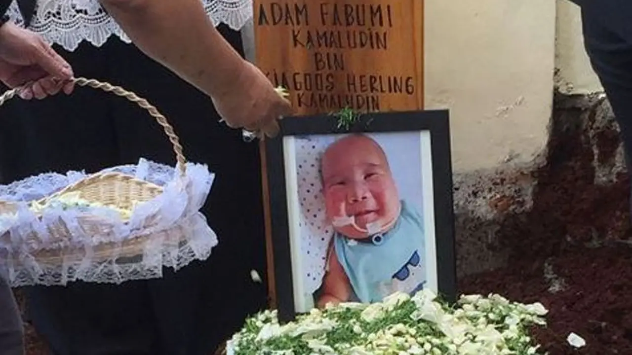 [Bintang] Adam Fabumi Meninggal, Netizen Berduka Lewat #TerimaKasihAdam