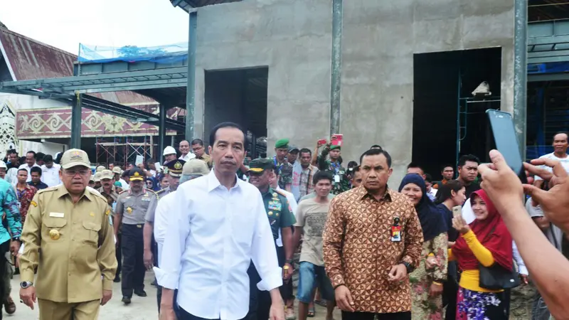 Jokowi: Tahun Depan Entikong Lebih Baik Dari Malaysia