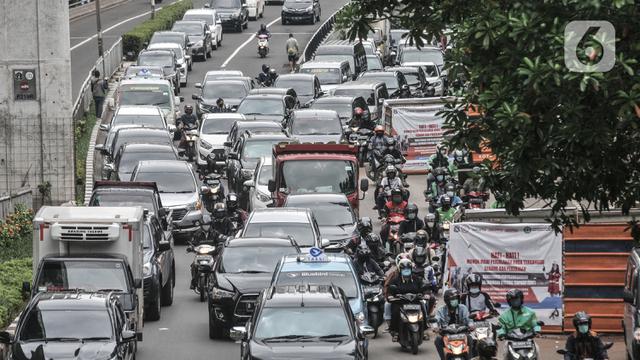 Kemacetan telah menjadi hal yang biasa di jakarta kemacetan tersebut disebabkan oleh beberapa faktor