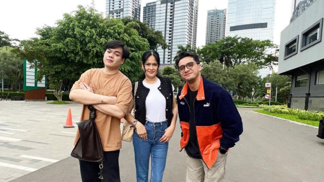7 Potret Artis yang Terlihat Awet Muda Bersama Anak Mereka, Hubungan Ibu-Anak atau Kakak-Adik?