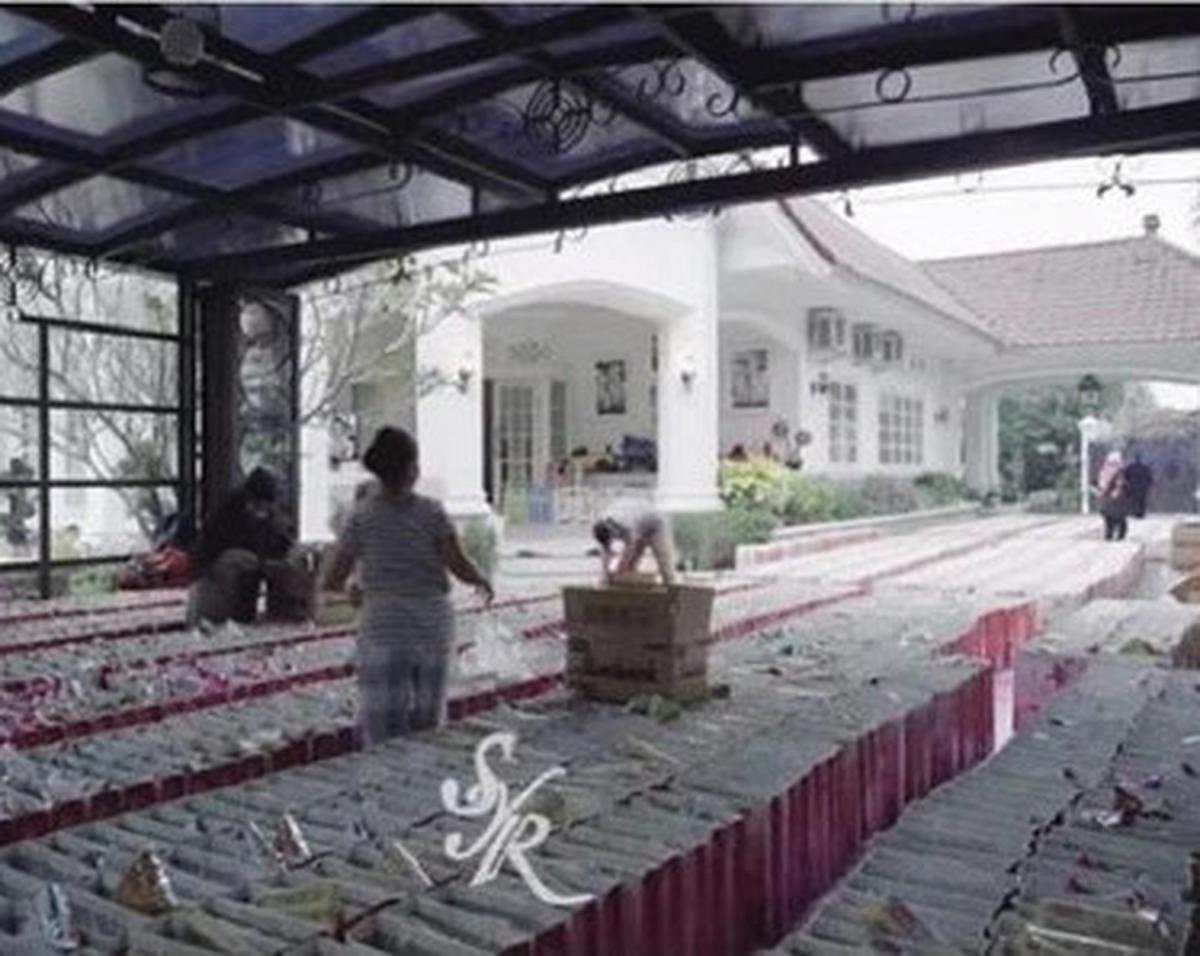 Tak Lagi Dihuni, 5 Potret Rumah Mewah Syahrini Bergaya Eropa Klasik di Bogor - Estetik dengan Nuansa Serba Putih