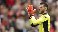 David De Gea. Kiper Manchester United asal Spanyol berusia 30 tahun ini memasuki musim ke-11 nya bersama Setan Merah musim ini. Musim ini ia telah tampil dalam 7 laga di semua kompetisi dengan catatan 1 kali clean sheet dengan kebobolan 7 gol dan sukses menahan 1 eksekusi penalti. (AP/Jon Super)