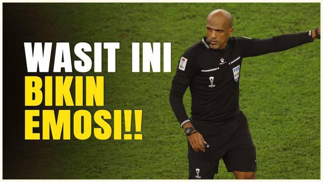 Berita video Timnas Indonesia gagal menang di laga kontra Bahrain, skor dari laga tersebut berakhir 2-2. Bahrain berhasil mencetak gol di masa injury time. Keputusan wasit di laga ini, buat netizen Indonesia geram.