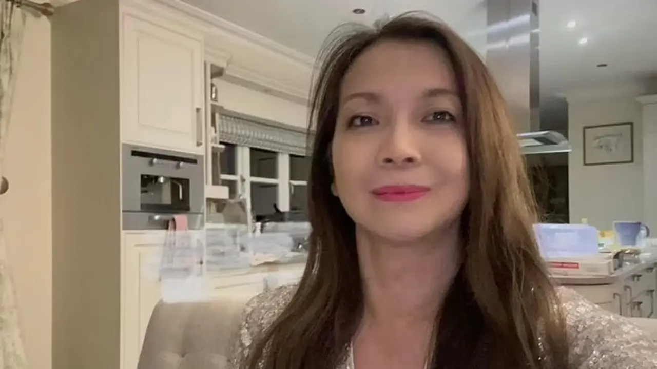 Tubuh Maya Bracken (56) ditemukan tewas dengan luka tikam di dalam mobil Lexus miliknya. Wanita paruh baya ini meninggal dunia tak jauh dari rumahnya (Facebook).
