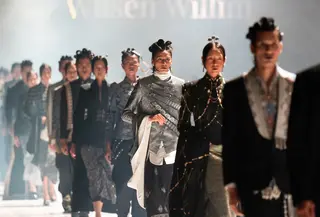 Wilsen Willim rayakan 10 tahun berkarya dengan kreasi tenun dan denim daur ulang (Wilsen Willim)