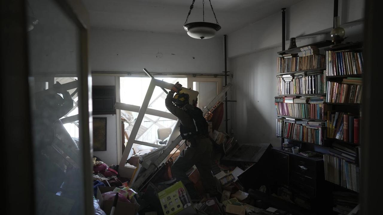 FOTO: Serangan Rudal Iran Kembali Guncang Tel Aviv