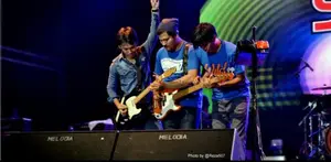 Manggung di berbagai acara, panggung Sheila On 7 selalu diramaikan dengan para penggemar mereka. Sheila on 7 merasa semakin berguna dengan segala dukungan dari mereka.