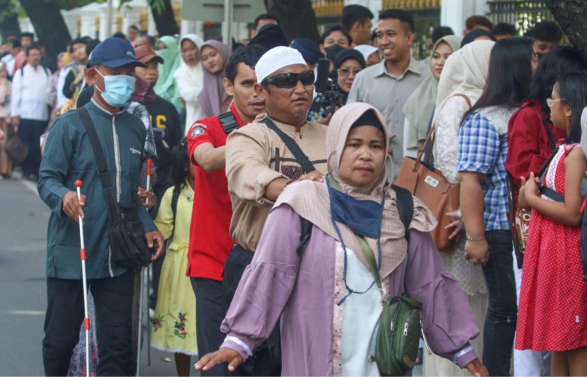 Antusiasme Ribuan Orang Hadiri Open House Prabowo di Istana