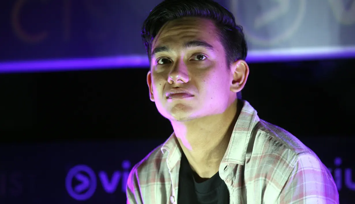 Adipati Dolken saat menghadiri acara press screening Original Series Viu berjudul The Publicist, di CGV Grand Indonesia kawasan Thamrin, Jakarta, Rabu (22/11/2017). (Nurwahyunan/Bintang.com)