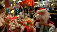 Suasana pertokoan di Pasar Mangga Dua menjelang perayaan Natal, Jakarta, Sabtu (13/12/2014). (Liputan6.com/Johan Tallo)