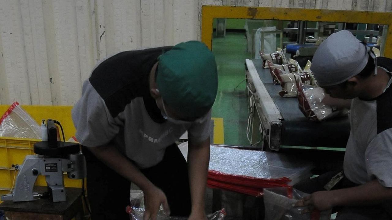 Hal ini dilakukan agar tidak terjadi kelangkaan beras premium di sejumlah gerai ritel modern di Jabodetabek. Foto: merdeka.com / Imam Buhori