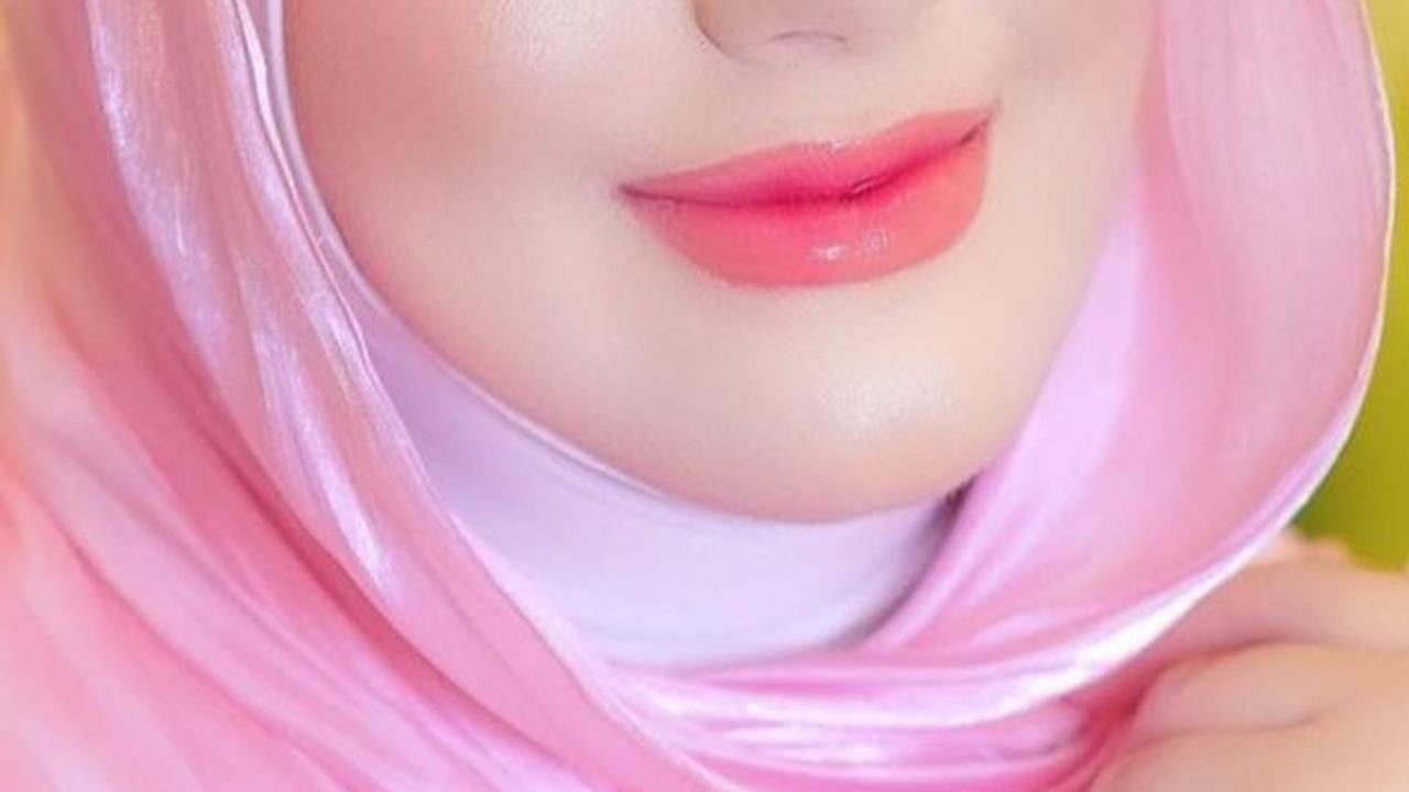 Pakai Gaun Bernuansa Pink