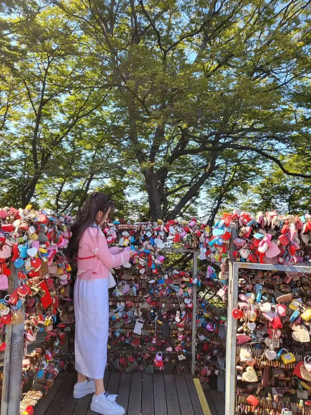 [Fimela] Ayu Ting Ting di Korea