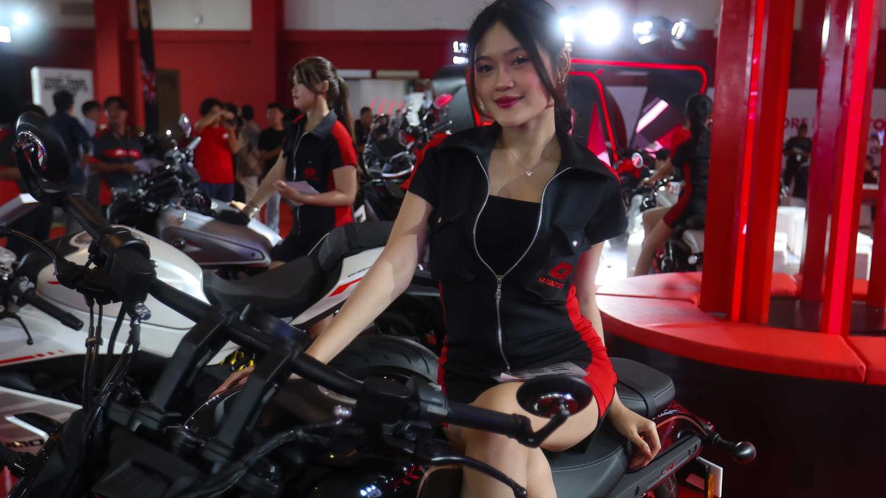 FOTO:  Senyum SPG Hiasi IIMS 2026