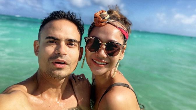 Gaya Liburan Bunga Citra Lestari dan Ashraf Sinclair di Amerika (sumber: instagram/@bclsinclair)