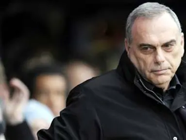 Manajer baru Portsmouth, Avram Grant di laga lawan Manchester United di Fratton Park, 28 November 2009. MU unggul 4-1. AFP PHOTO / Adrian Dennis 