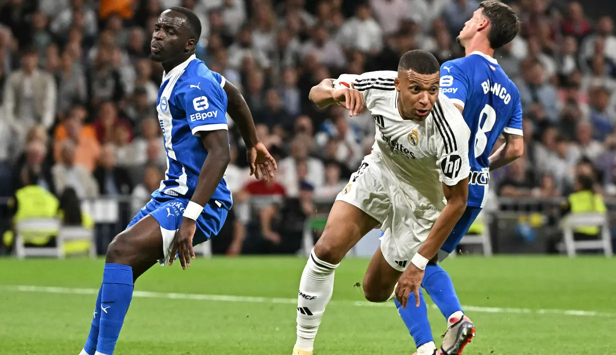 Los Blancos menambah keunggulan lewat gol Kylian Mbappe pada menit ke-40. (JAVIER SORIANO/AFP)