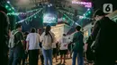 Penonton menyaksikan pertunjukan musik pada hari pertama Synchronize Fest 2022 di Gambir Expo, Kemayoran, Jakarta, Jumat (7/10/2022). Festival musik bergengsi Synchronize Fest 2022 kembali berjalan secara offline selama tiga hari mulai 7, 8, dan 9 Oktober 2022 di Gambir Expo. (Liputan6.com/Faizal Fanani)