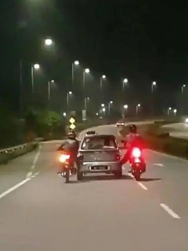 6 Aksi Orang Dorong Kendaraan di Jalan Raya Ini Bikin Geleng Kepala
