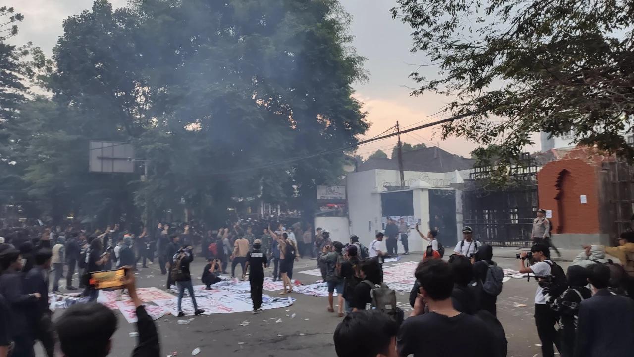 Jelang Aksi BEM SI di DPRD Jabar, ASN Pemprov Diarahkan Kerja dari Rumah