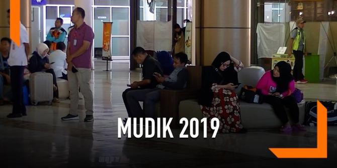 VIDEO: Arus Mudik Lebaran di Bandara Lombok Turun 40 Persen