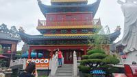 Sambut Imlek 2023 di Old Shanghai, Bisa Nikmati Pemandangan dari Pagoda dan Foto di Singgasana Raja. (Geiska Vatikan Isdy).