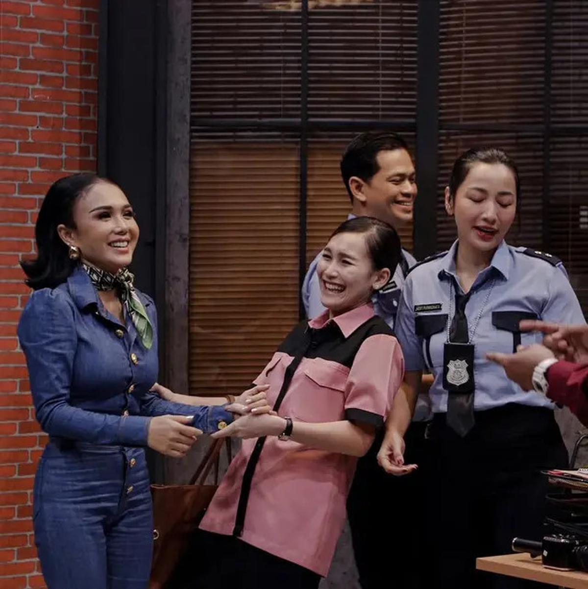 Gaya Yuni Shara dengan Nuansa Vintage Era 90-an, Penampilannya Bak Tak Menua
