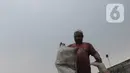 Dalam satu hari bisa mendapatkan 2 ton dari Bekasi dan Jakarta Timur, untuk bahan baku ember, atap, kursi dan lain-lain. (merdeka.com/Imam Buhori)