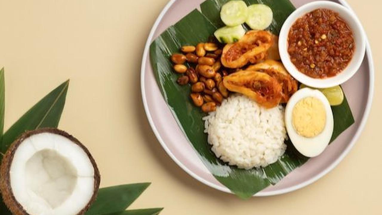 Tradisi ini dilaksanakan dengan menjemur kasur bersamaan di depan rumah. Jelang Iduladha, akan banyak kasur dijemur di desa ini.

Setelah menjemur kasur pada pagi hari, kegiatan warga suku Osing dilanjutkan dengan selamatan Tumpeng Sewu pada malam hari.