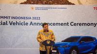 Menko Airlangga dalam kegiatan Penyerahan Simbolis Mobil Listrik Toyota sebagai Kendaraan Resmi Delegasi G20 pada KTT G20 Indonesia Tahun 2022 di Lobby Gedung Ali Wardhana Kemenko Perekonomian, Jakarta, Rabu (10/8/2022). ( Sumber ekon.go.id)