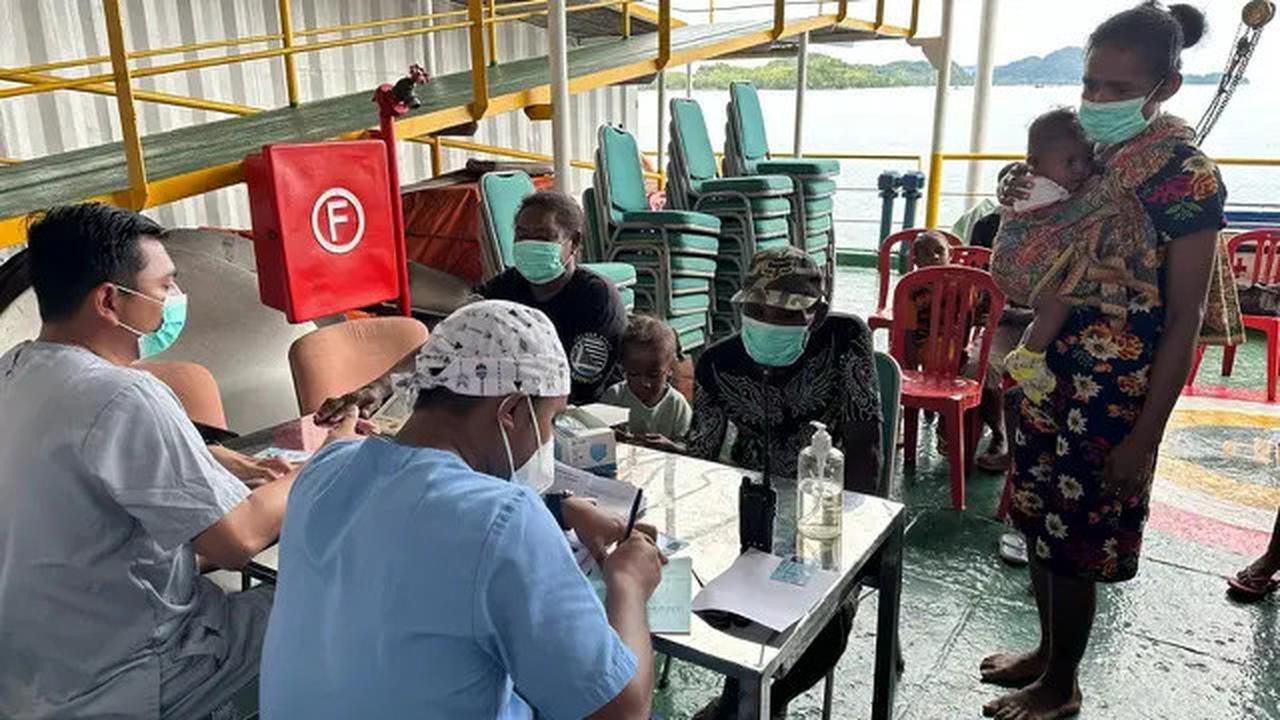 Kisah Unik Para Relawan Medis di RS Kapal Pertamina