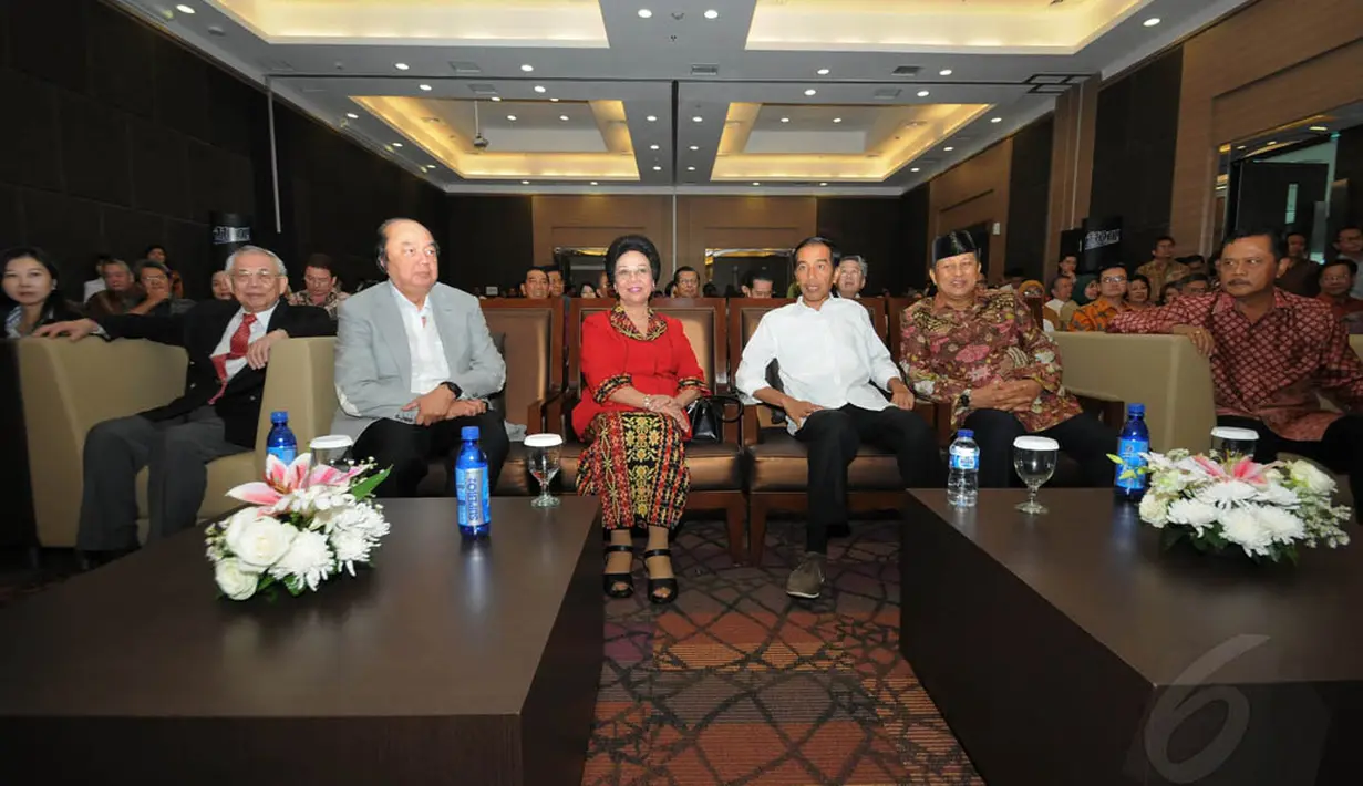 Dalam peresmian Tahir Foundation dan Rumah Sakit Mayapada, kalangan pengusaha memberikan bantuan berobat gratis bagi anak-anak kurang mampu dan penderita kanker jenis apapun di seluruh Indonesia. Jakarta, Senin (26/5/14) (Liputan6.com/Herman Zakharia)
