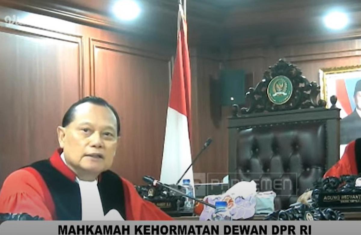 Mantan Wakapolri Komjen (Purn) Adang Daradjatun