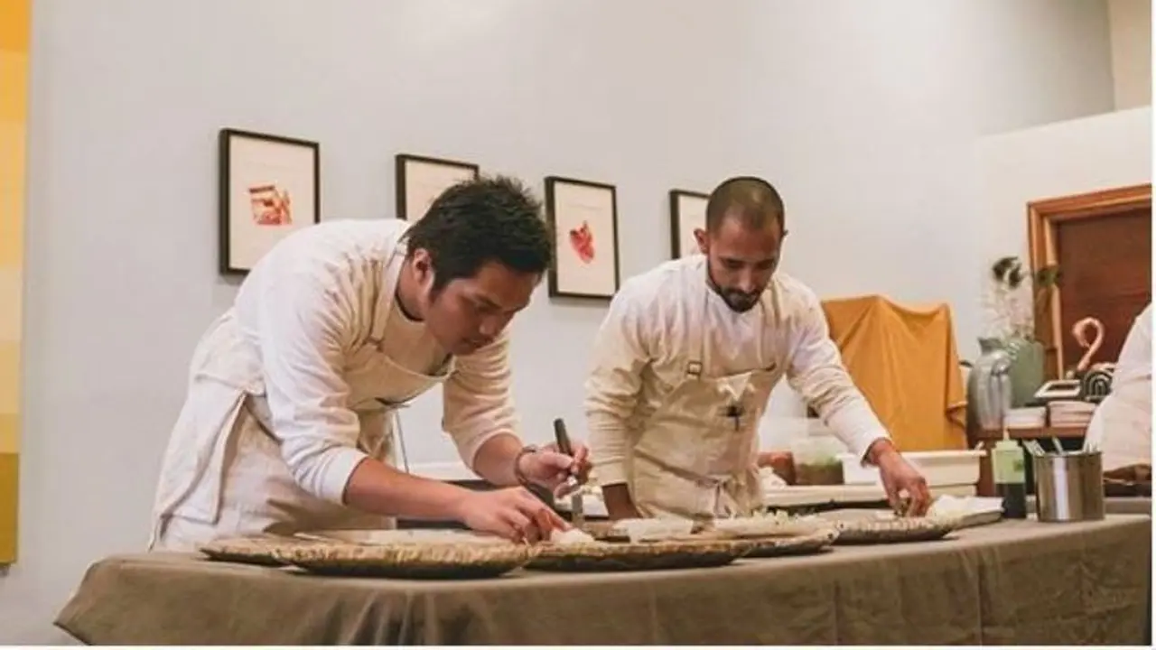 Chef Renzky Kurniawan dari Indonesia ikut menyiapkan sajian makanan di Oscar 2020