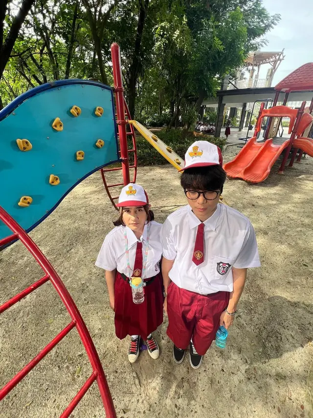 Main Series Baru, Ini 7 Potret Prilly Latuconsina dan Dikta Pakai Seragam SD