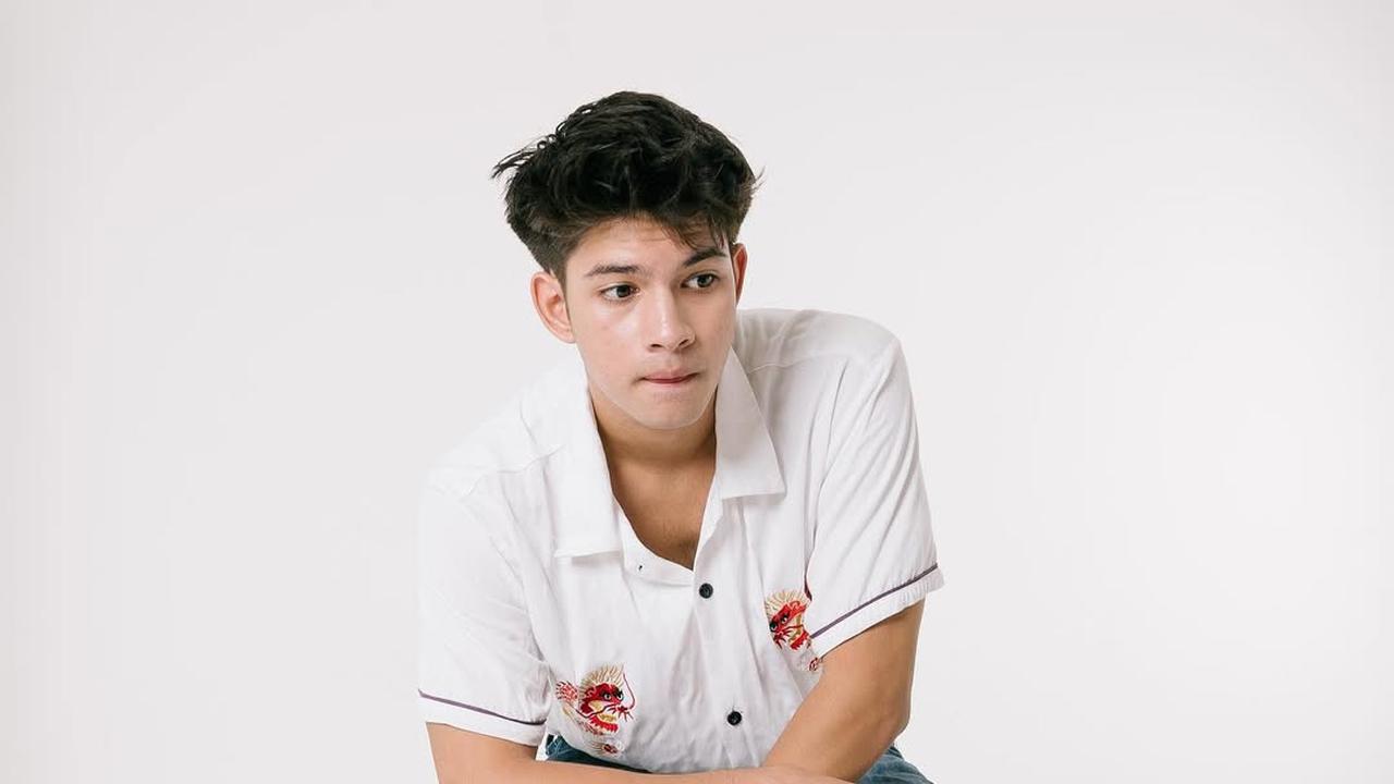 Potret Ganteng Arya Mohan, Pemain Sinetron 'ASMARA GEN Z' yang Kini Jadi Idola Baru