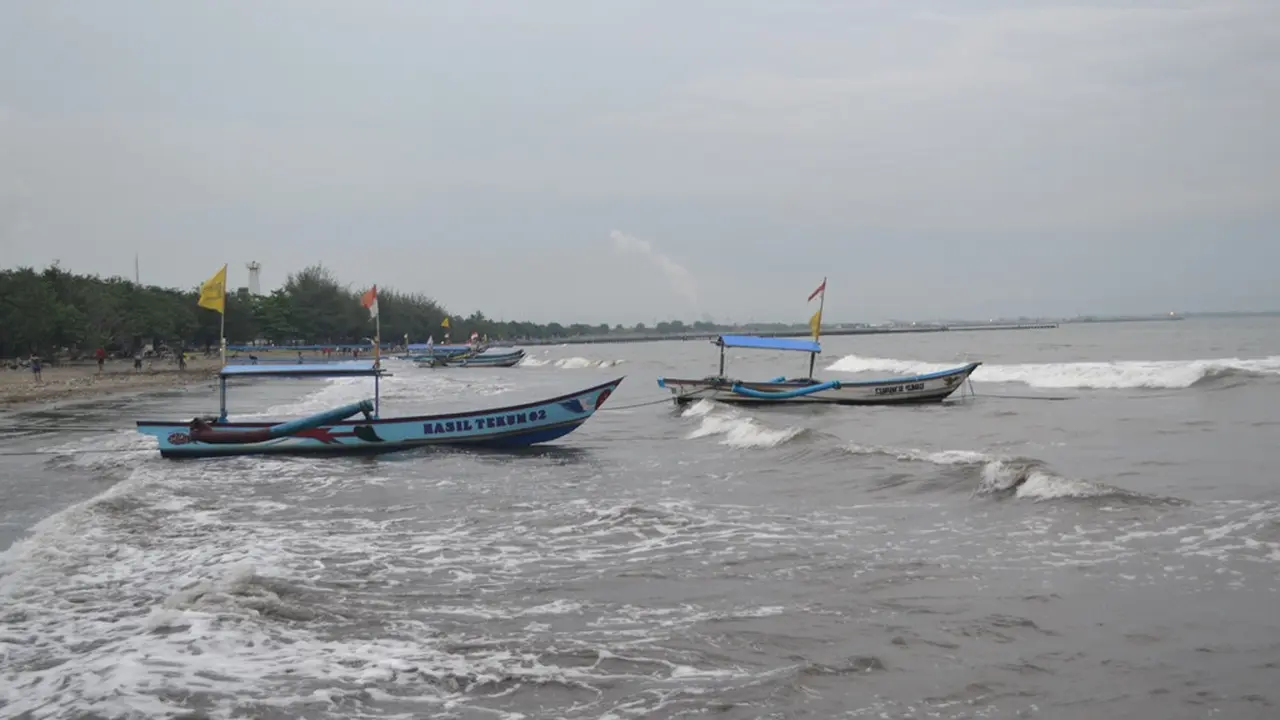 Laut selatan Jawa terkenal berombak tinggi dan ganas. (Liputan6.com/Muhamad Ridlo)