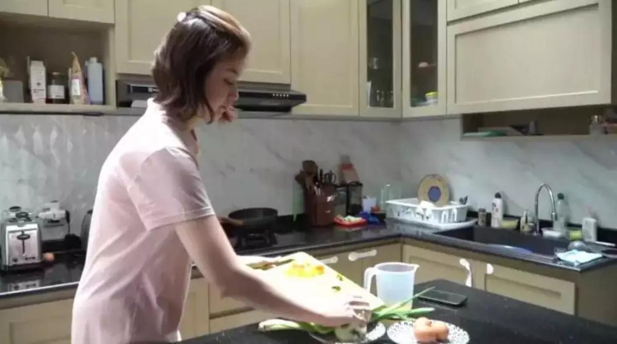 Dikabarkan Dekat dengan Baim Wong, Intip Potret Dapur di Rumah Kimberly Ryder Elegan Bikin Betah Masak