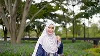 6 Model Gamis ala Anisa Rahma, Inspirasi Tampil Modis Ibu Muda Usia 30-an