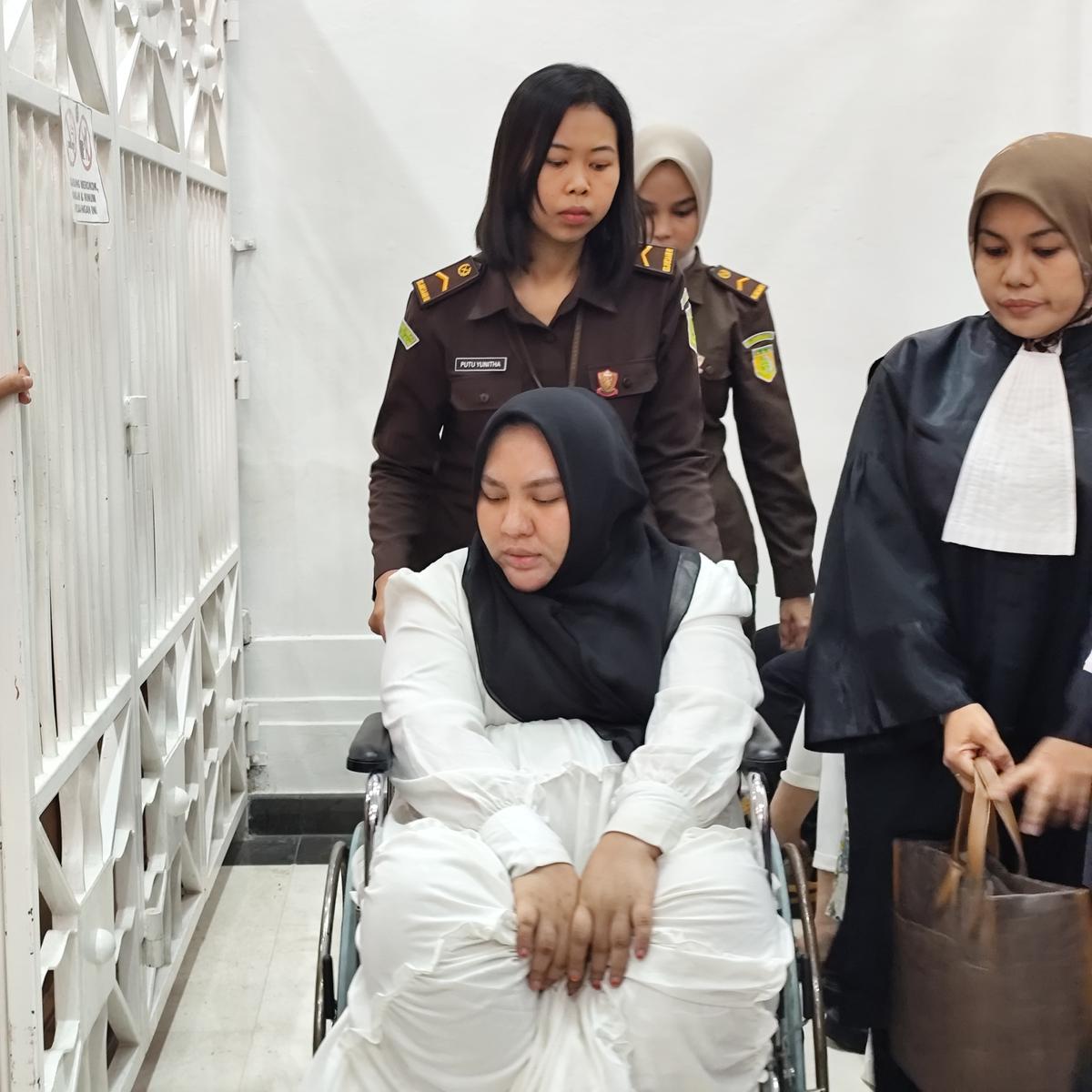 Bos skincare mengandung merkuri Mira Hayati