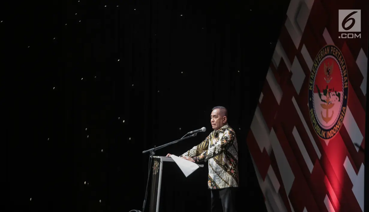 Menteri Pertahanan Ryamizard Ryacudu memberikan sambutan saat menghadiri acara silaturahmi dengan Forum Rekat Anak Bangsa di Jakarta, Senin (12/8/2019). Ryamizard berharap silaturahmi ini dapat menciptakan suasana damai di masyarakat. (Liputan6.com/Faizal Fanani)