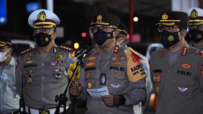 Petugas Penyekatan Diberi Kartu Berisi Kriteria Sektor Esensial dan Kritikal saat PPKM Darurat - Vimarsana News