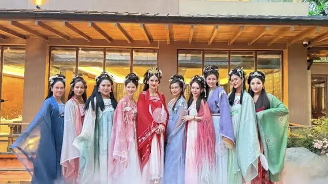 Potret Luna Maya saat Girl Trip ke China.
