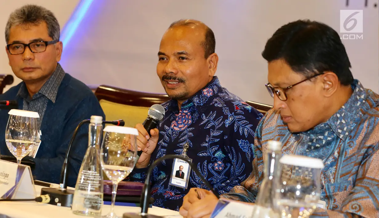 Komisaris Utama/Komisaris Independen Adrinof A Chaniago memberi keterangan pers dalam Rapat Umum Pemegang Saham Luar Biasa (RUPSLB) di Jakarta, Senin (2/9/2019). RUPSLB menunjuk Sunarso sebagai Direktur Utama Bank BRI. (Liputan6.com/Angga Yuniar)