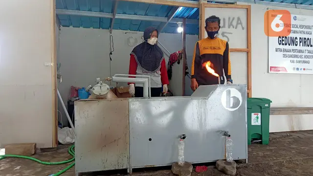 Emak-emak di Banyuwangi sulap limbah masker jadi bahan bakar alternatif (Liputan6.com/Istimewa)