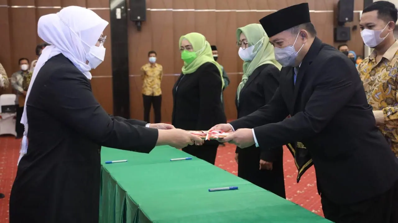 Menteri Ketenagakerjaan, Ida Fauziyah, melantik 11 pejabat Pimpinan Tinggi Madya di lingkungan Kementerian Ketenagakerjaan.