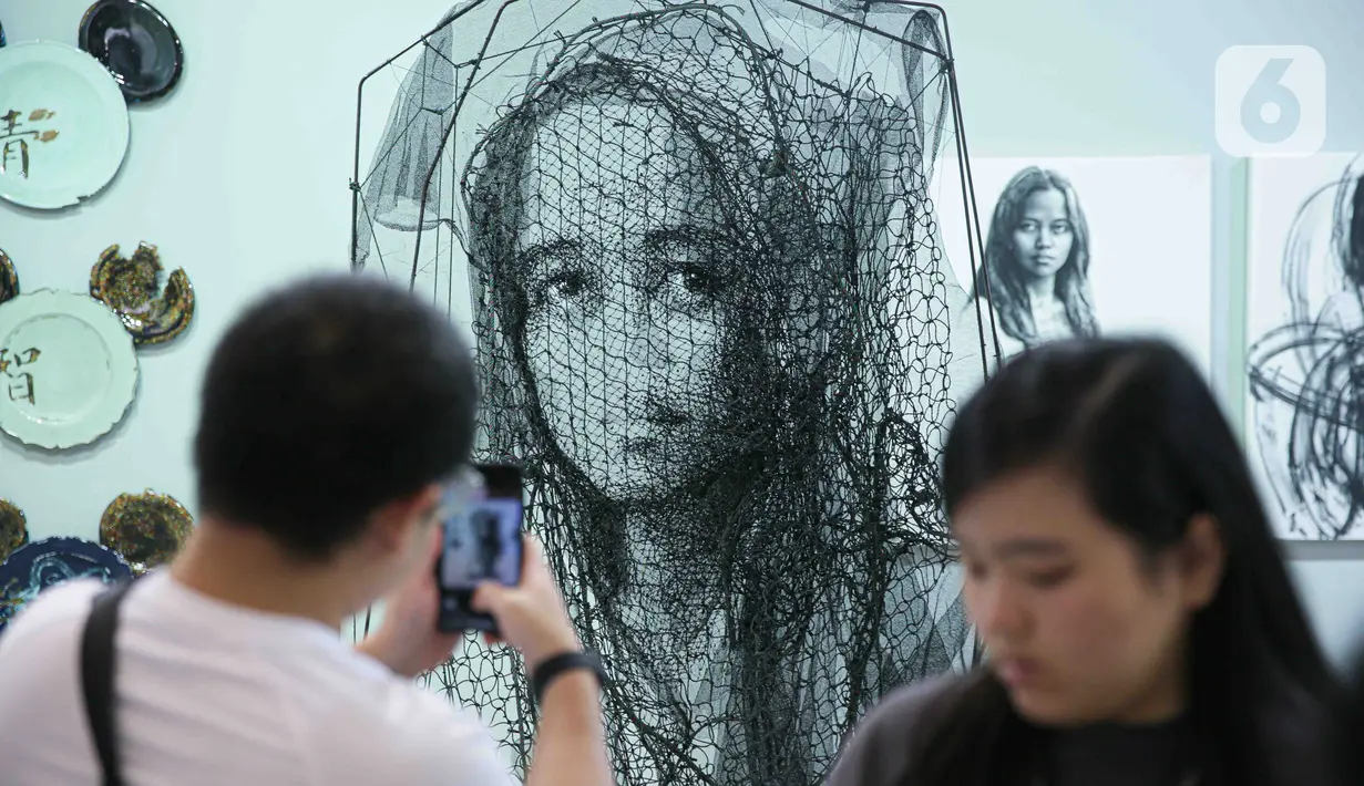 Dari jumlah tersebut, terdapat 40 galeri seni yang berasal dari Indonesia dan 28 lainnya berasal dari seniman berbagai negara seperti Malaysia, Singapura, Thailand, Vietnam, Taiwan, Korea Selatan, China, Jepang, Rusia, Moscow, dan Australia. (Liputan6.com/Faizal Fanani)