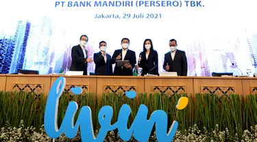 Direktur IT Bank Mandiri Timothy Utama, Direktur Manajemen Risiko Ahmad Siddik Badruddin, Dirut Darmawan Junaidi, Wadirut Utama Alexandra Askandar dan Direktur Keuangan & Strategi Sigit Prastowo saat paparan kinerja Bank Mandiri Triwulan II di Jakarta, Kamis (29/7/2021) (Liputan6.com/HO/Mandiri)